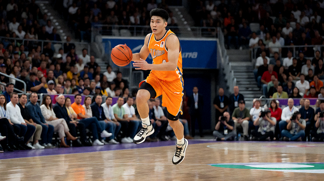 篮球比赛现场球员突破与观众席画面，用于篮球赛事行业解决方案配图